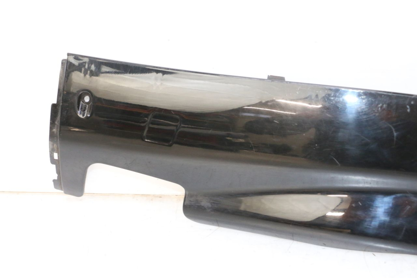 photo de LEFT BELLY PANEL YAMAHA YP MAJESTY 125 (2007 - 2010) - Zoom on usage condition