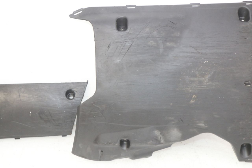 photo de LOWER PART OF THE BODY PEUGEOT KISBEE 2T 50 (2010 - 2017) - Checked used part