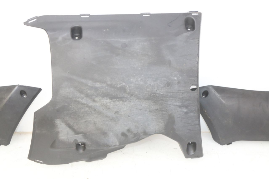 photo de LOWER PART OF THE BODY PEUGEOT KISBEE 2T 50 (2010 - 2017) - Surface and material condition