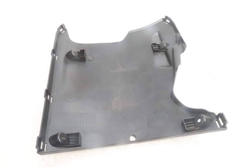 photo de BELLY PANEL PEUGEOT KISBEE 4T 50 (2010 - 2017) - Surface and material condition