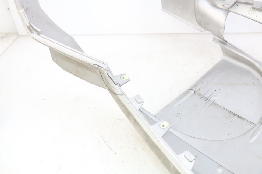 photo de LOWER FAIRING PEUGEOT SATELIS 125 (2010 - 2012) - Zoom on usage condition