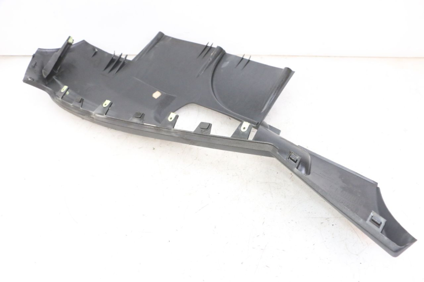 photo de BELLY PANEL PEUGEOT SATELIS 125 (2013 - 2018) - Zoom on usage condition