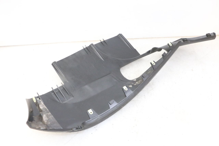 photo de BELLY PANEL PEUGEOT SATELIS 125 (2013 - 2018) - Detailed visual inspection