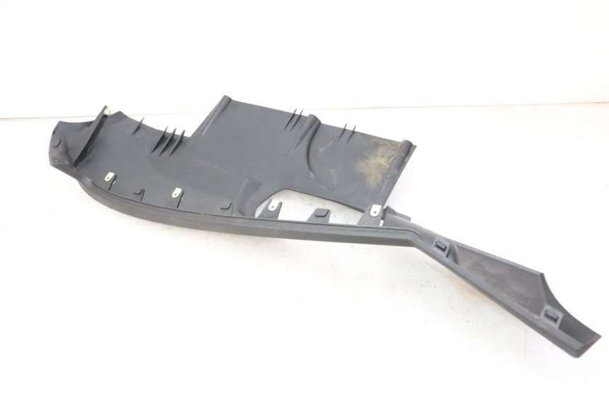 photo de BELLY PANEL PEUGEOT SATELIS 125 (2013 - 2018) - Zoom on usage condition