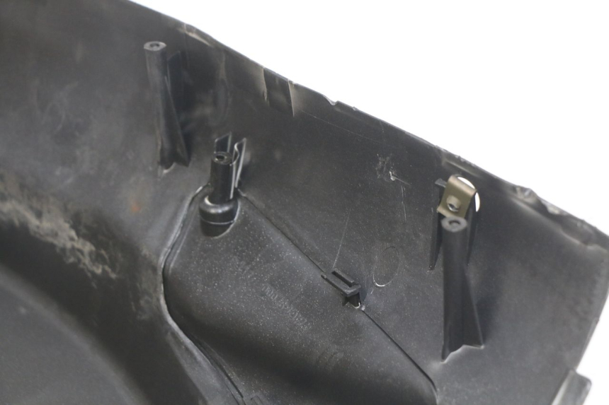 photo de LOWER BODY SHELL APRILIA SCARABEO LIGHT 125 (2007 - 2011) - Technical close-up