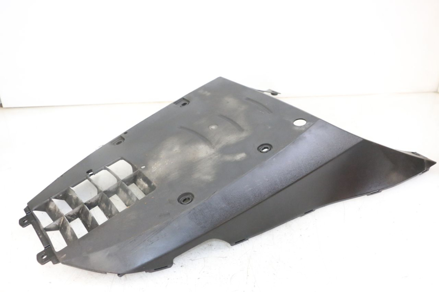 photo de BELLY PANEL SUZUKI BURGMAN 125 (2018 - 2021) - Fixing points details