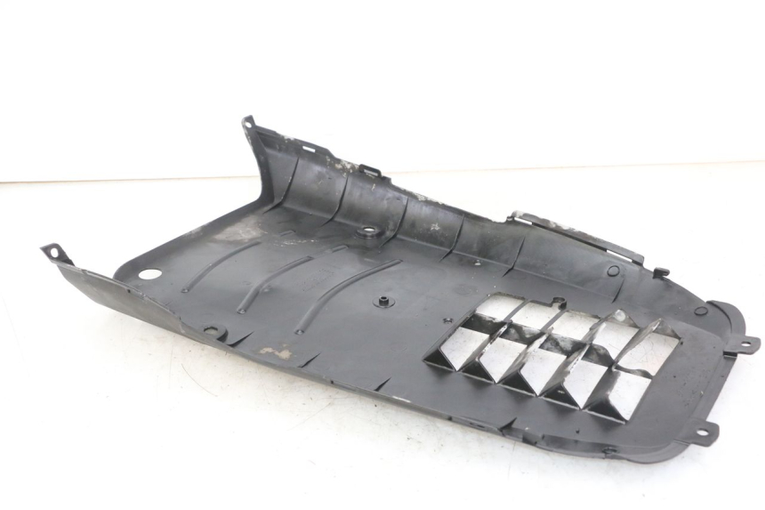 photo de LOWER PART OF THE BODY SUZUKI UH BURGMAN 125 (2002 - 2006) - Zoom on usage condition