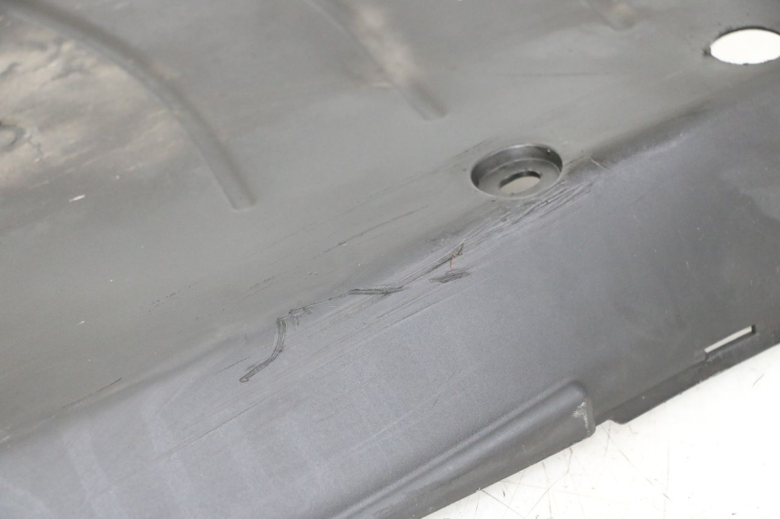 photo de LOWER PART OF THE BODY SUZUKI UH BURGMAN 125 (2002 - 2006) - Fixing points details