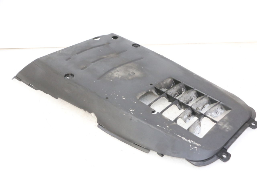 photo de LOWER PART OF THE BODY SUZUKI UH BURGMAN 125 (2002 - 2006) - Surface and material condition