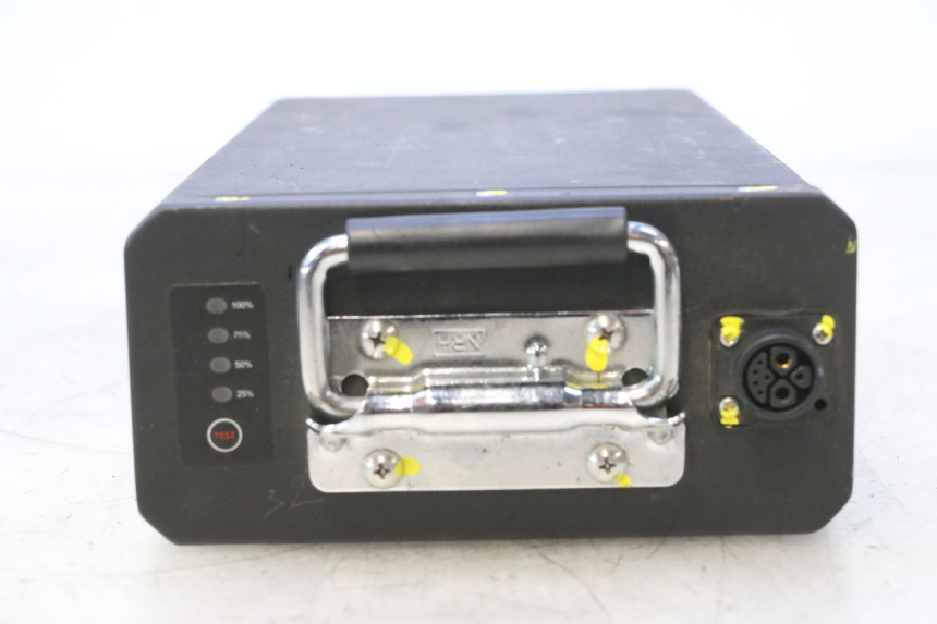 photo de BATTERY WAYSCRAL E-START 1 (2018 - 2022) - Surface and material condition