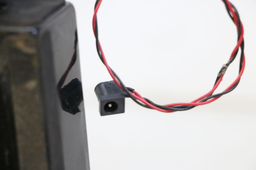 photo de BATTERY SEGWAY NINEBOT E2 1 - Fixing points details