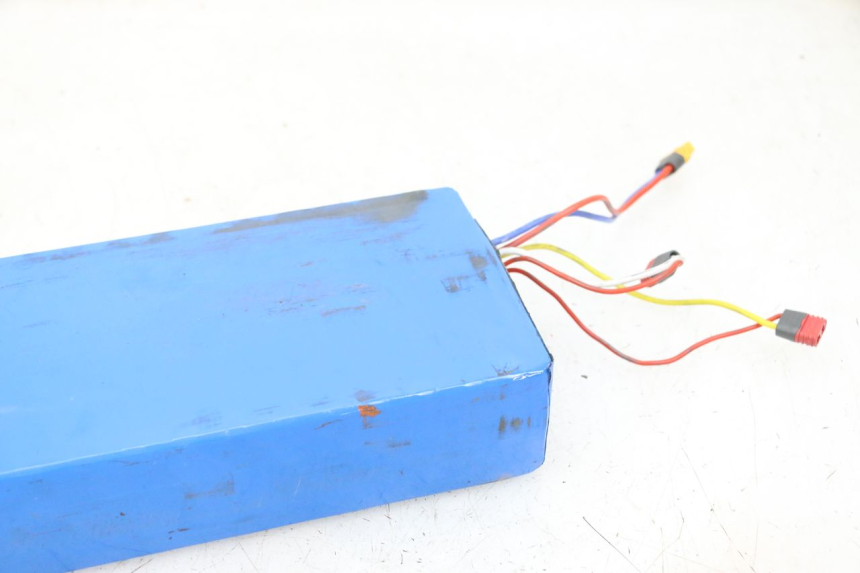 photo de BATTERY HERO S10 1 - Fixing points details