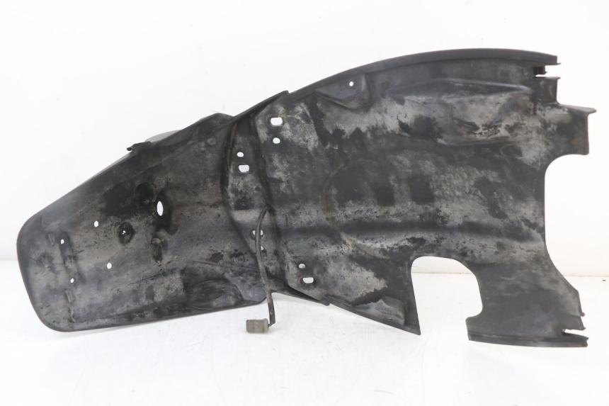 photo de MUD FLAP PEUGEOT KISBEE 4T 50 (2018 - 2022) - Fixing points details