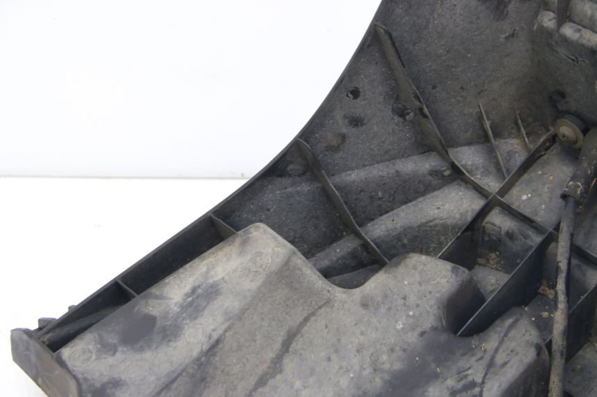 photo de REAR MUDGUARD SUZUKI SIXTEEN 125 (2008 - 2010) - Component detail