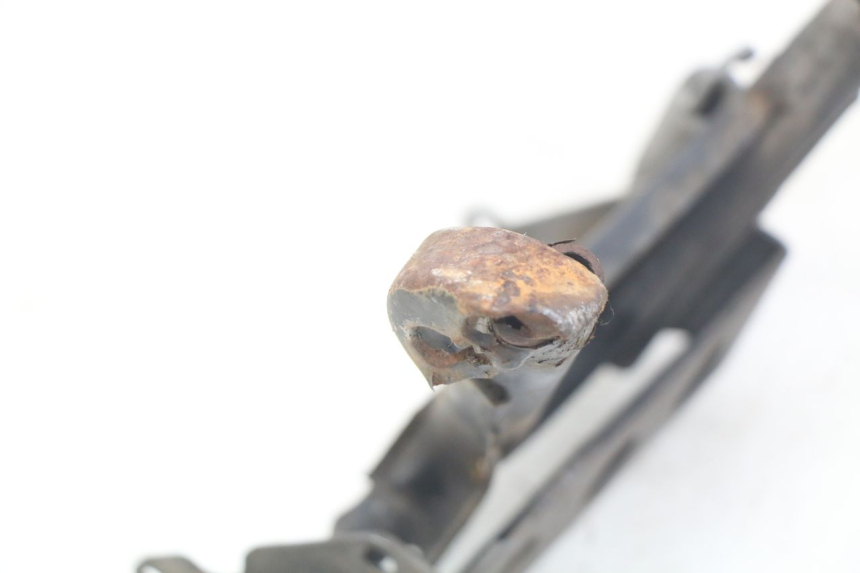 photo de CENTER STAND PEUGEOT SATELIS 125 (2010 - 2012) - Zoom on usage condition