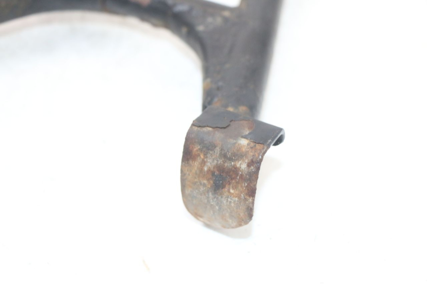 photo de MAIN STAND SUZUKI GS F 500 (2004 - 2007) - Fixing points details