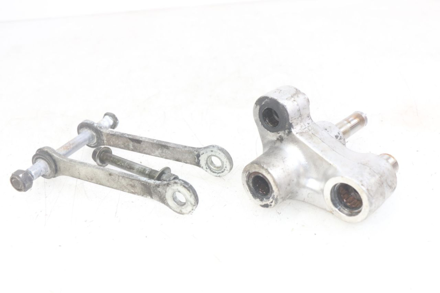 photo de SHOCK ABSORBER LINKAGE YAMAHA FZS FAZER 600 (1998 - 2001) - Technical close-up