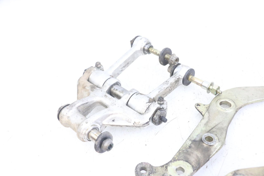 photo de SHOCK ABSORBER LINKAGE TRIUMPH SPEED TRIPLE T301 900 (1994 - 1996) - Focus on structure