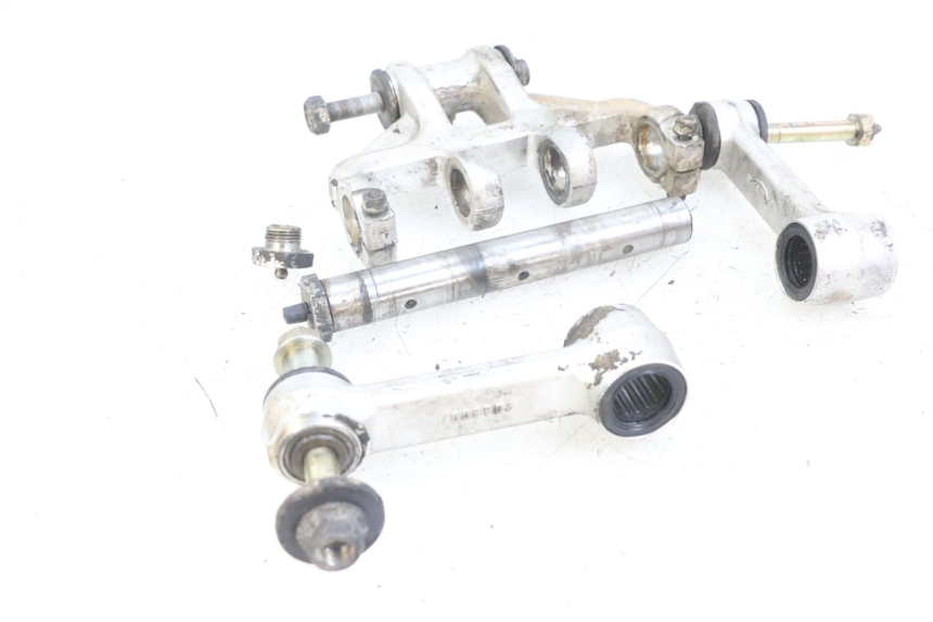 photo de SHOCK ABSORBER LINKAGE TRIUMPH SPEED TRIPLE T301 900 (1994 - 1996) - Alternative perspective