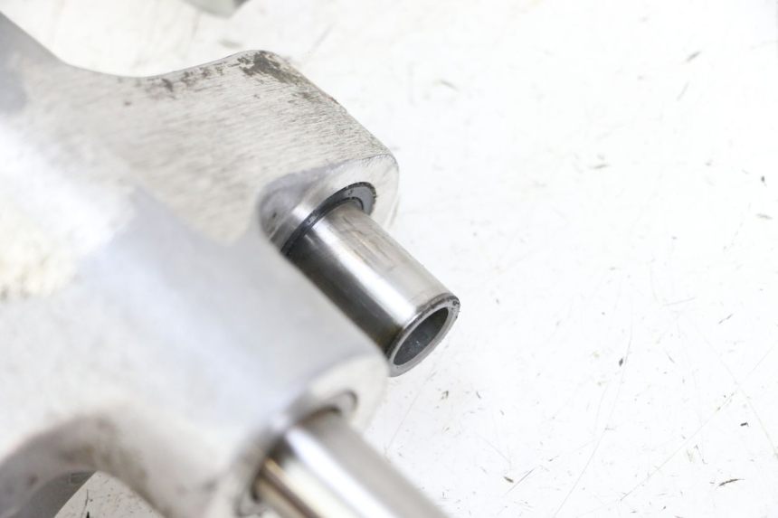 photo de SHOCK ABSORBER LINKAGE YAMAHA FZS FAZER 600 (2001 - 2003) - Technical close-up