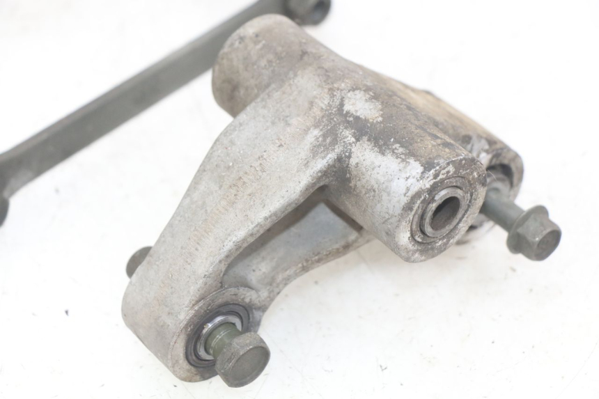 photo de SHOCK ABSORBER LINKAGE YAMAHA YZF R THUNDERCAT 600 (1996 - 2003) - Detailed visual inspection