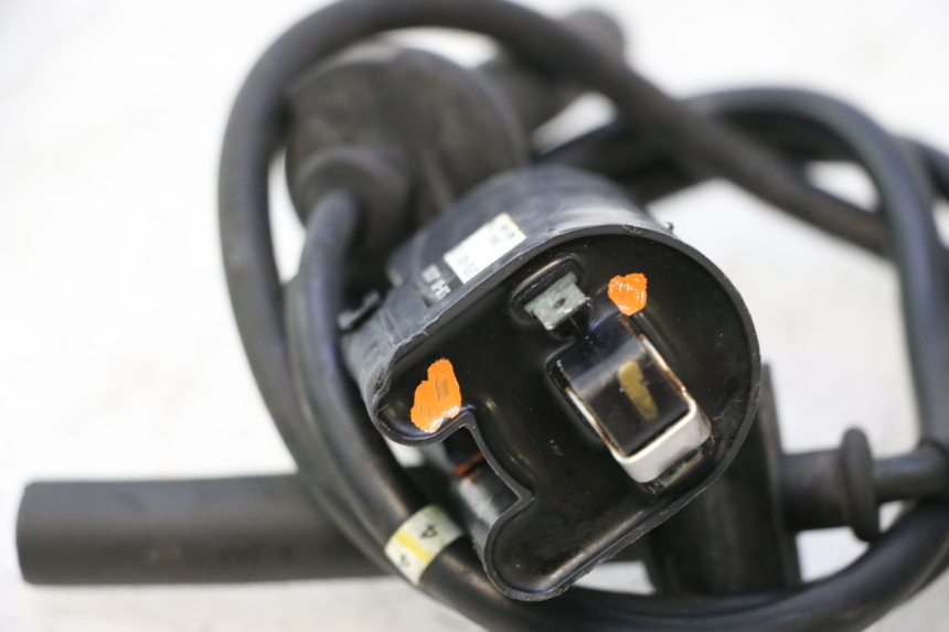 photo de IGNITION COIL YAMAHA FJR 1300 (2001 - 2005) - Alternative perspective