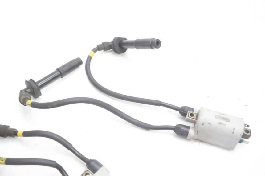 photo de IGNITION COIL KAWASAKI GPX F ZX750F 750 (1986 - 1990) - Technical close-up