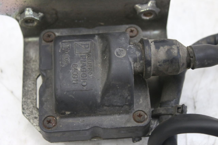 photo de COIL PIAGGIO MP3 RL 250 (2006 - 2010) - Alternative perspective