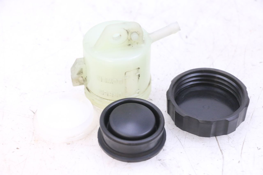 photo de BRAKE FLUID JAR YAMAHA FJR ABS 1300 (2006 - 2012) - Alternative perspective