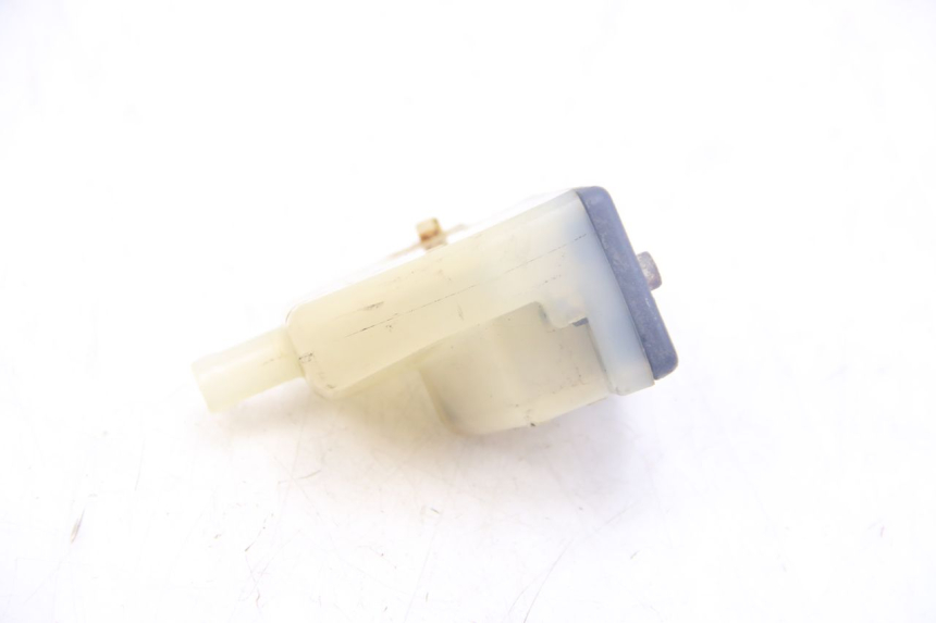 photo de BRAKE FLUID RESERVOIR SUZUKI GSX-F GSX  F 1100 (1988 - 1994) - Zoom on usage condition