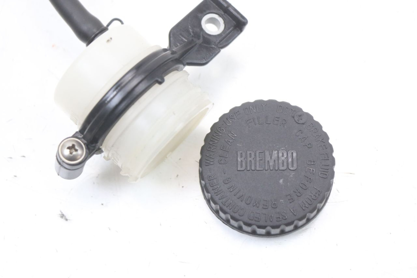 photo de BRAKE FLUID JAR MOTO GUZZI NORGE 8V GT 1200 (2011 - 2016) - Fixing points details