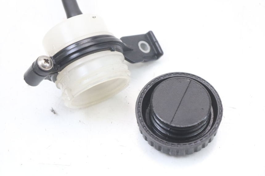 photo de BRAKE FLUID JAR MOTO GUZZI NORGE 8V GT 1200 (2011 - 2016) - Surface and material condition