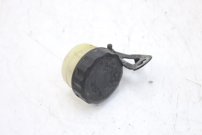 photo de BRAKE FLUID RESERVOIR TRIUMPH SPRINT ST 955 (1999 - 2001) - Component detail