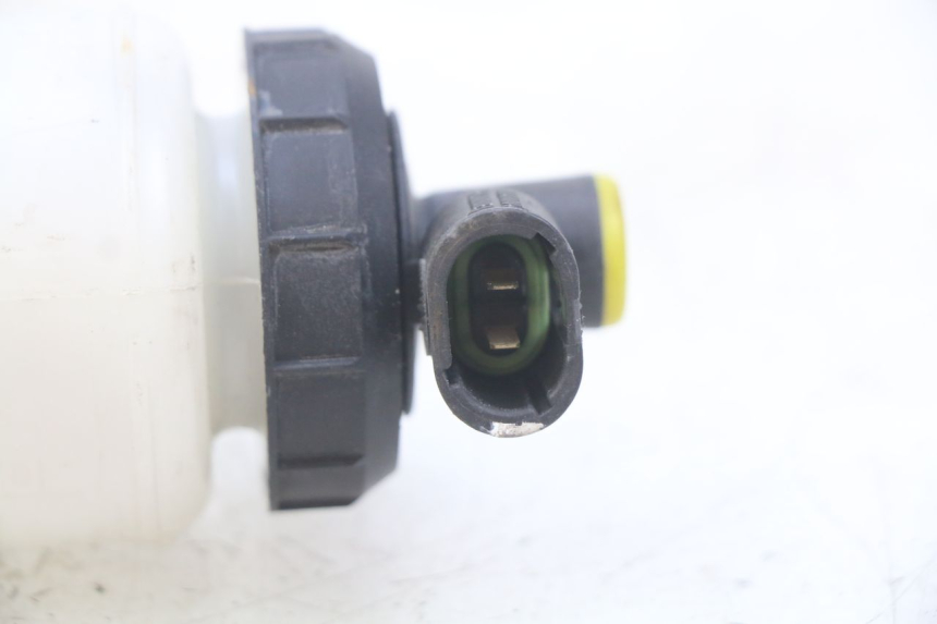 photo de BRAKE FLUID JAR RENAULT TWIZY 45 (2012 - 2019) - Technical close-up