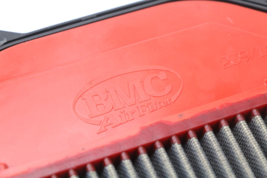 photo de AIR BOX HONDA CBR 929 RR FIREBLADE 900 (2000 - 2001) - Fixing points details