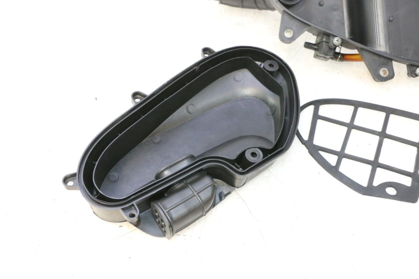 photo de AIR BOX JM MOTORS EVOLIS 4T 50 (2018 - 2022) - Surface and material condition