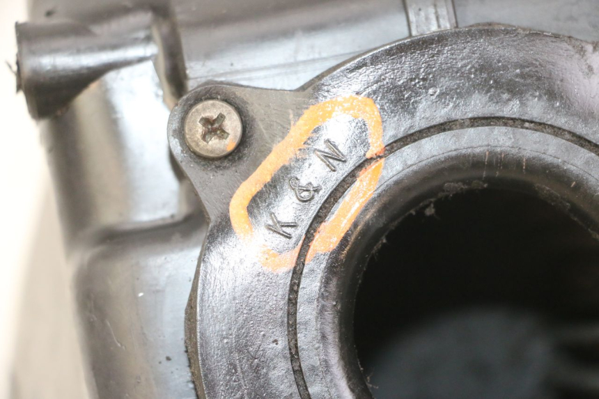 photo de AIR BOX SUZUKI GS GSE 500 (2001 - 2003) - Fixing points details