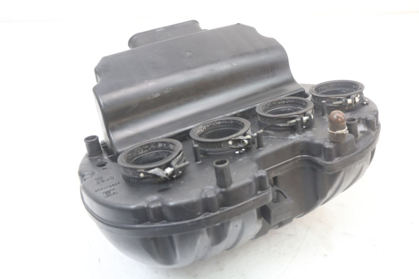 photo de AIR BOX SUZUKI GSR 750 (2011 - 2017) - Alternative perspective