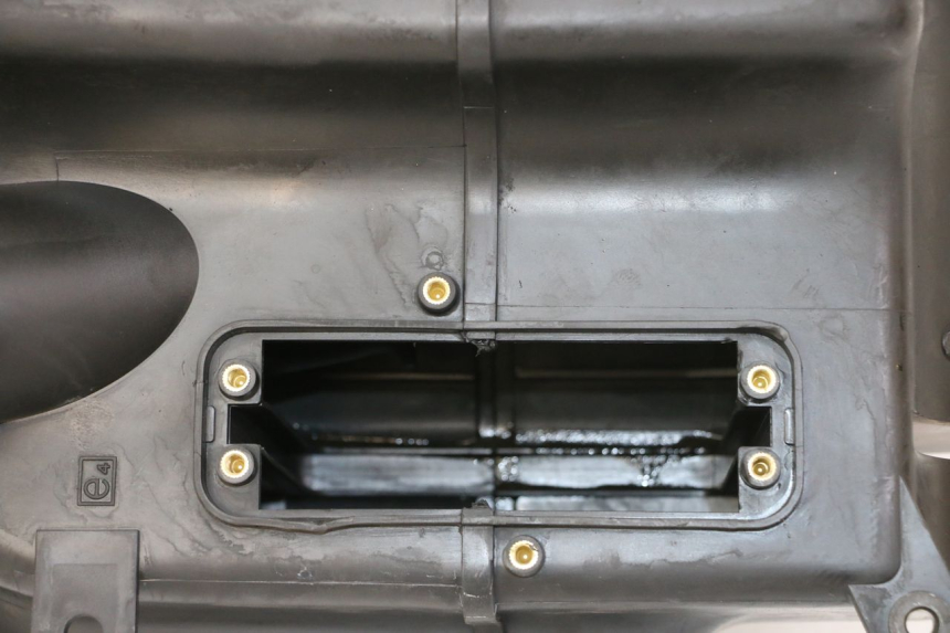 photo de AIR BOX KYMCO XCITING 500 (2007 - 2010) - Surface and material condition