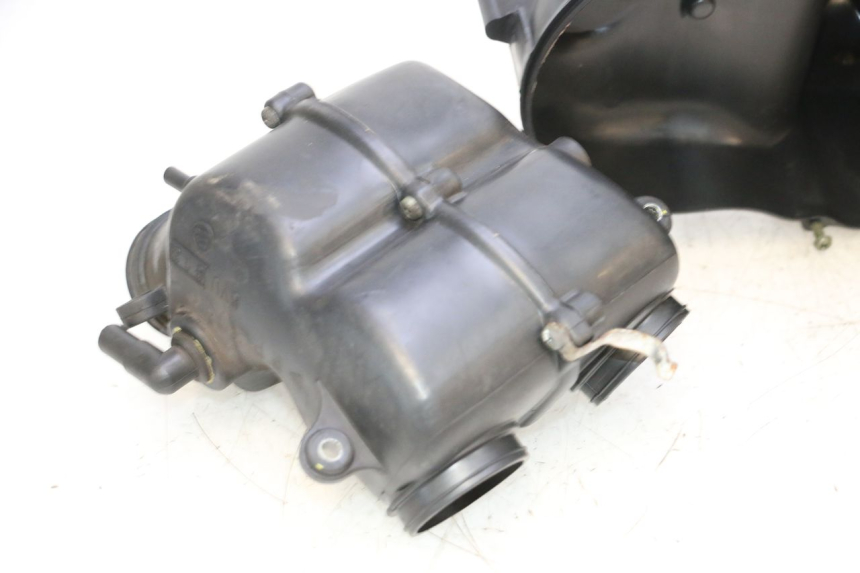 photo de AIR BOX YAMAHA XP T-MAX ABS 500 (2005 - 2005) - Surface and material condition