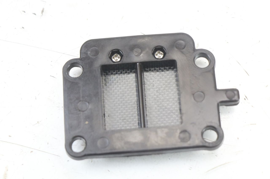 photo de INTAKE VALVE YAMAHA BW'S 50 (2004 - 2017) - Alternative perspective