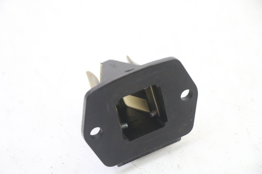 photo de INTAKE VALVE PIAGGIO NEW TYPHOON 50 (2018 - 2021) - Alternative perspective