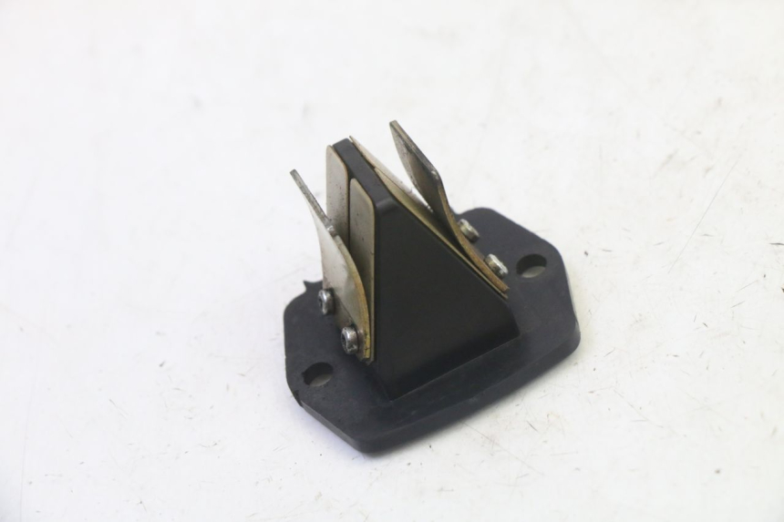 photo de INTAKE VALVE PIAGGIO NEW TYPHOON 50 (2010 - 2017) - Zoom on usage condition