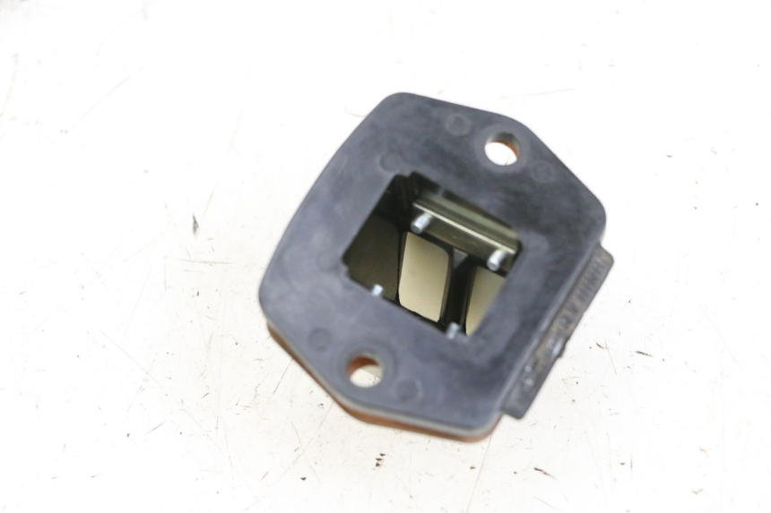 photo de INTAKE VALVE PIAGGIO NEW TYPHOON 50 (2018 - 2021) - Zoom on usage condition