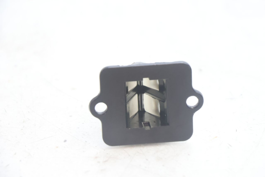 photo de INTAKE VALVE PIAGGIO NEW TYPHOON 50 (2018 - 2021) - Alternative perspective