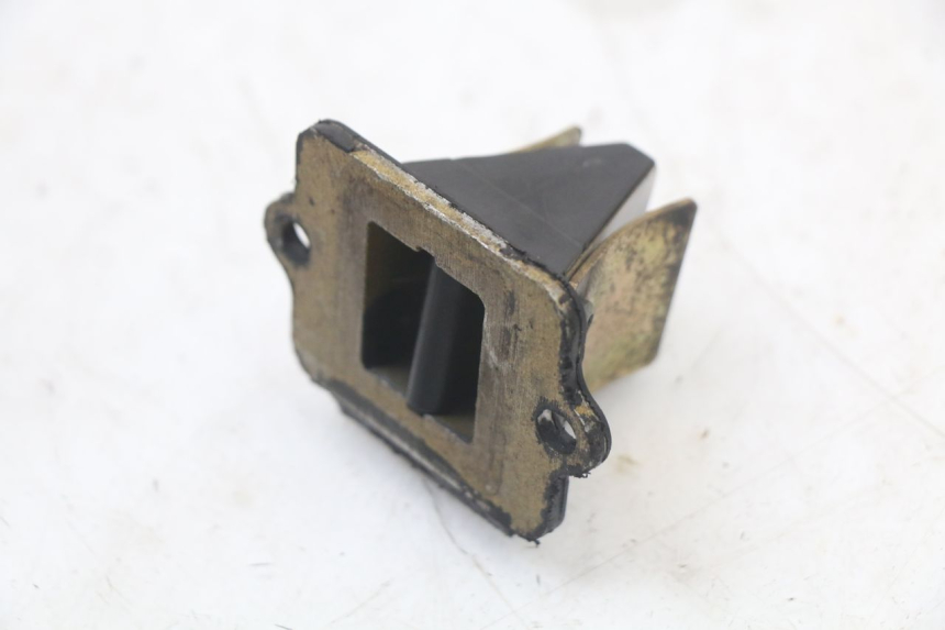 photo de INTAKE VALVE GILERA RUNNER LC 50 (1997 - 1998) - Alternative perspective