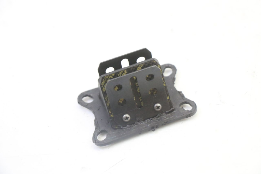 photo de INTAKE VALVE DERBI SENDA SM DRD 50 (2008 - 2013) - Zoom on usage condition