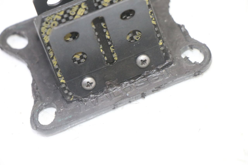 photo de INTAKE VALVE DERBI SENDA SM DRD 50 (2008 - 2013) - Alternative perspective