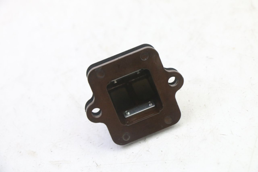 photo de INTAKE VALVE PEUGEOT STREETZONE I NAKED 2T 50 (2018 - 2020) - Technical close-up