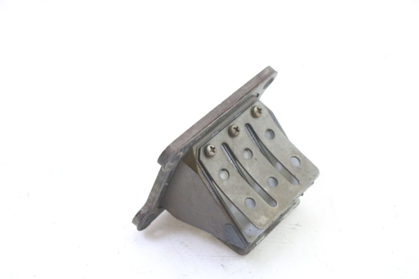 photo de INTAKE VALVE YAMAHA TDR DELTABOX 125 (1997 - 2003) - Zoom on usage condition